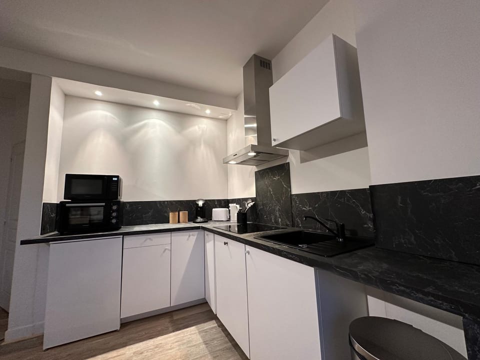 Kitchen or kitchenette, stove, stove, kitchen, kitchen