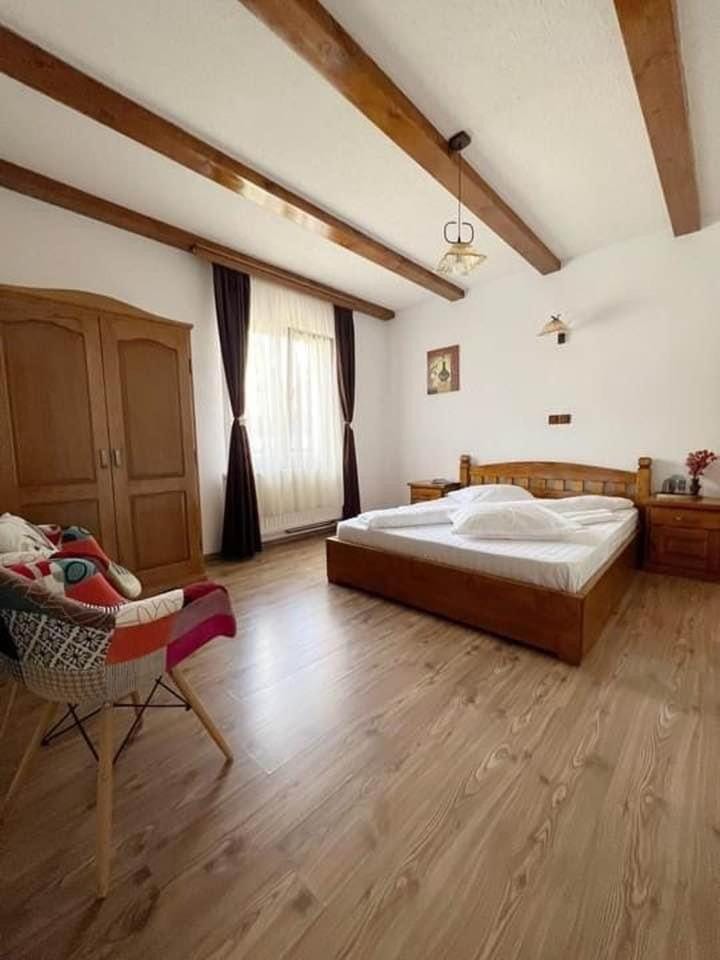 Shower, Toilet, Bed, Bathroom, View (from property/room), Photo of the whole room, Bedroom, Garden view