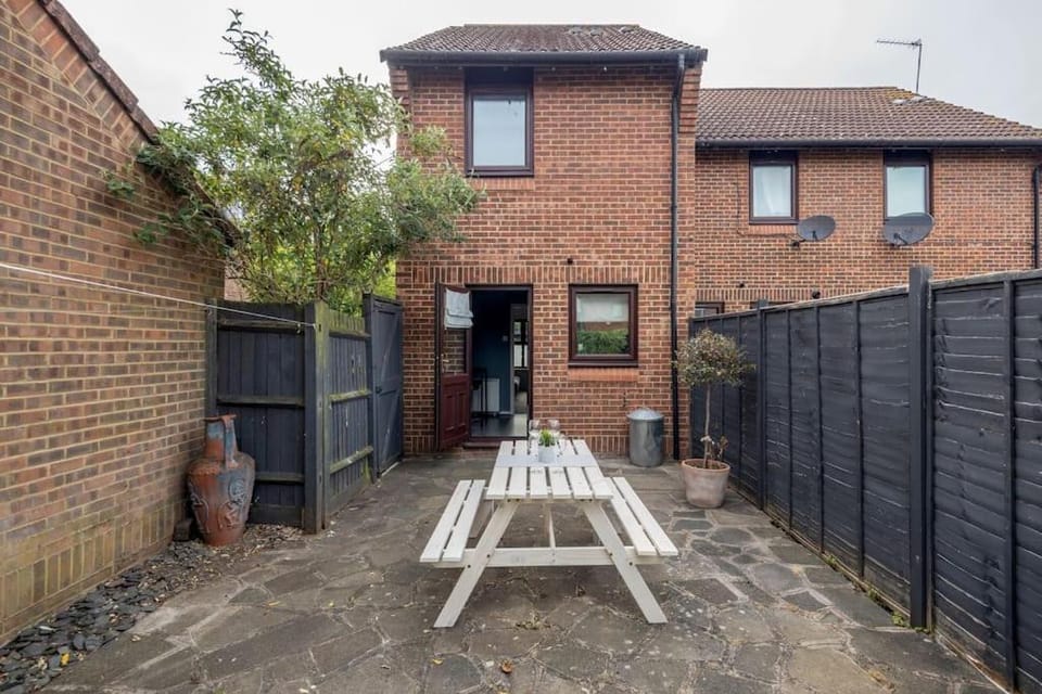 Property building, Patio, Day