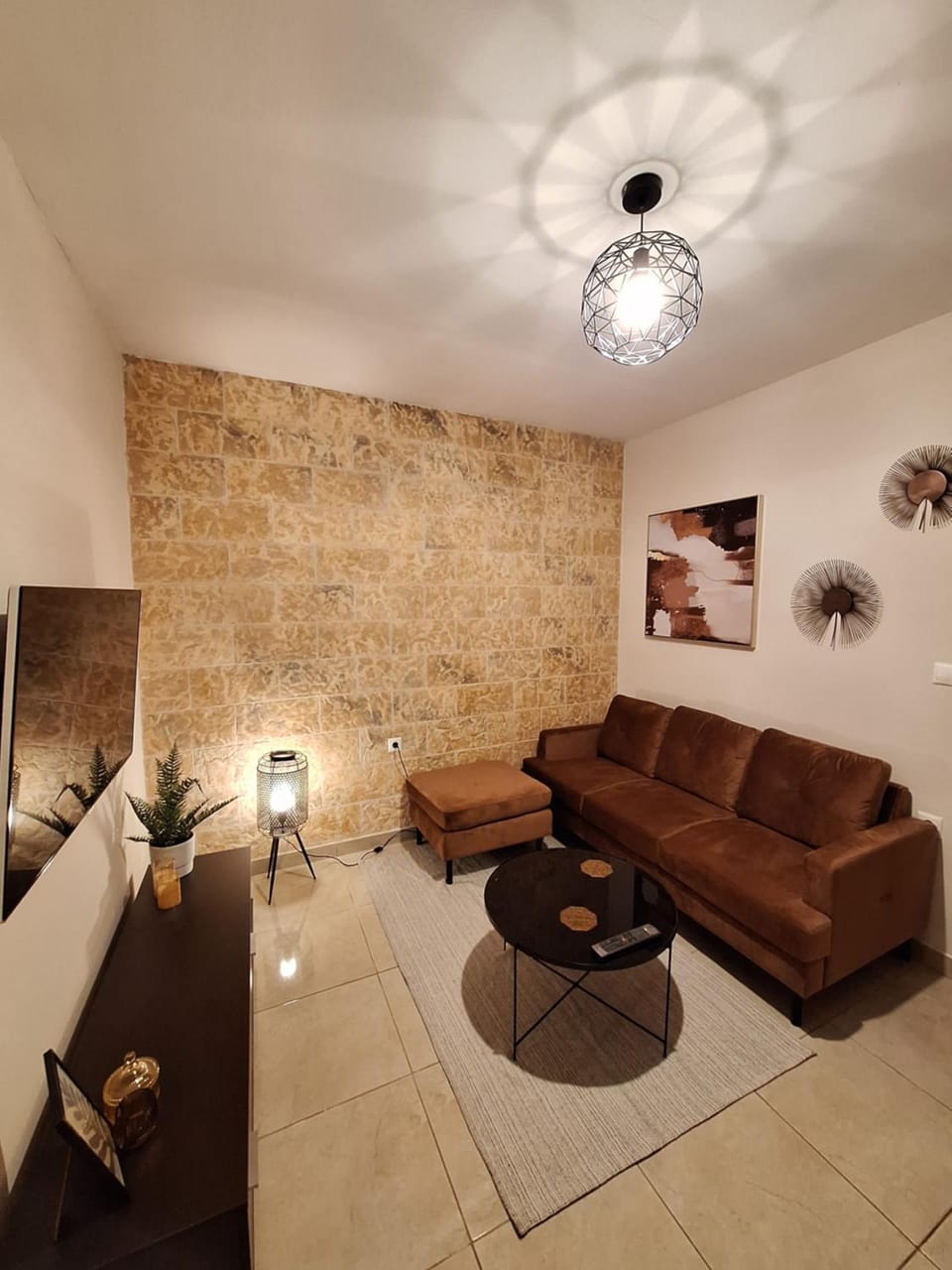 TV and multimedia, Living room, Seating area, Evening entertainment