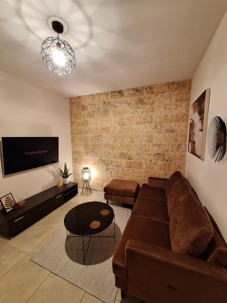 TV and multimedia, Living room, Seating area, Evening entertainment