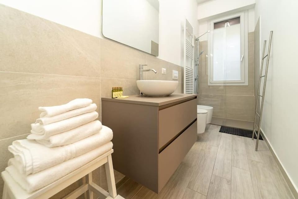 Shower, Bathroom, towels