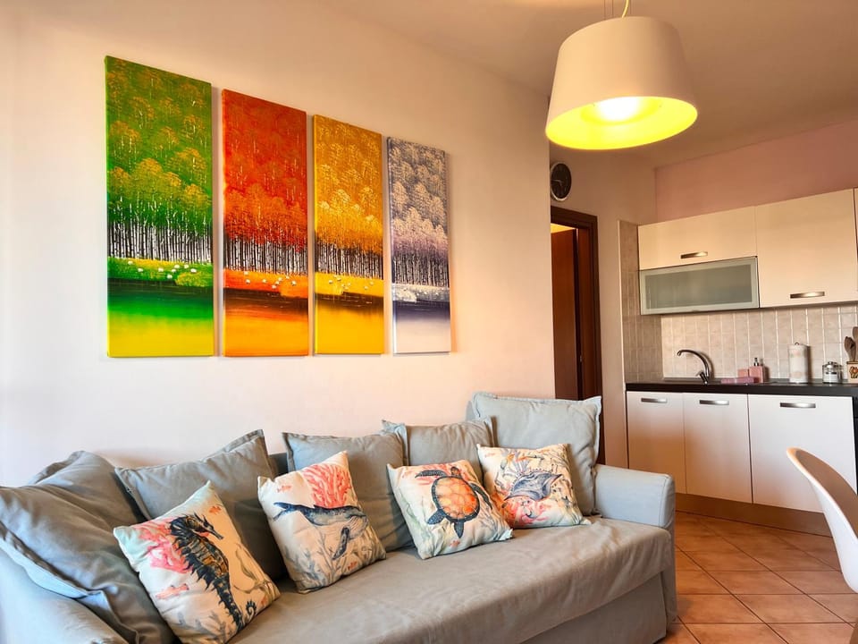 Kitchen or kitchenette, Living room, Seating area