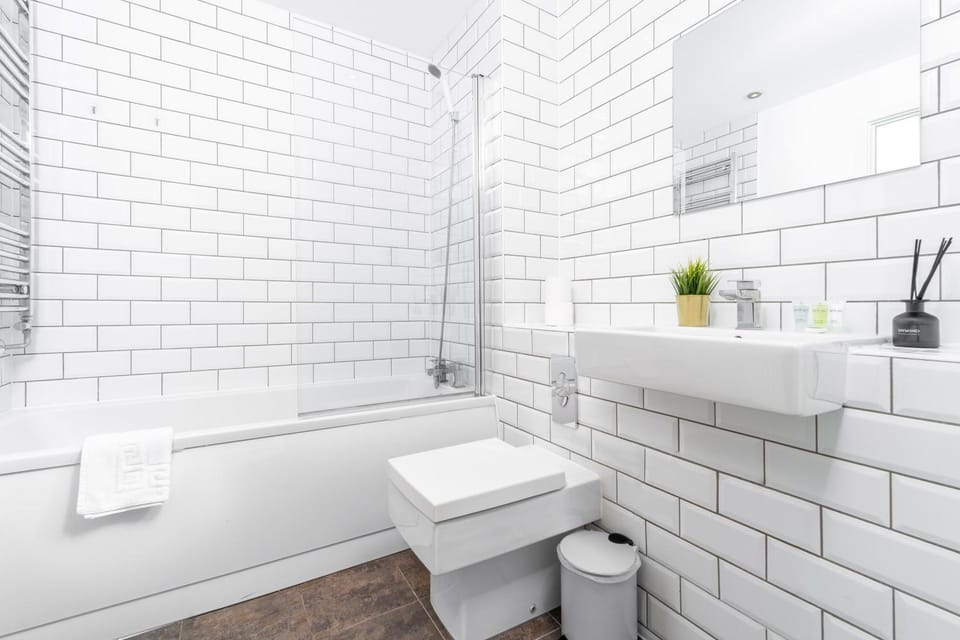 Shower, Toilet, Bathroom, Bath, towels