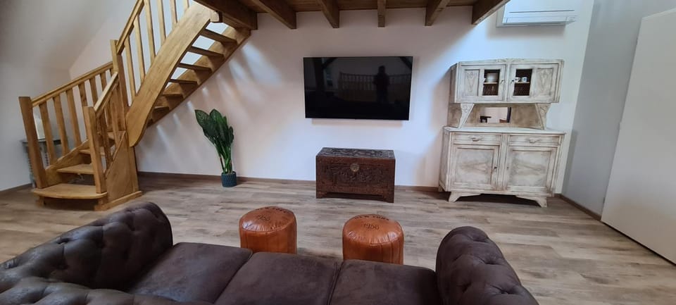 Modern, spacious riverfront property with pool - for 4-6 people House in Nouvelle-Aquitaine
