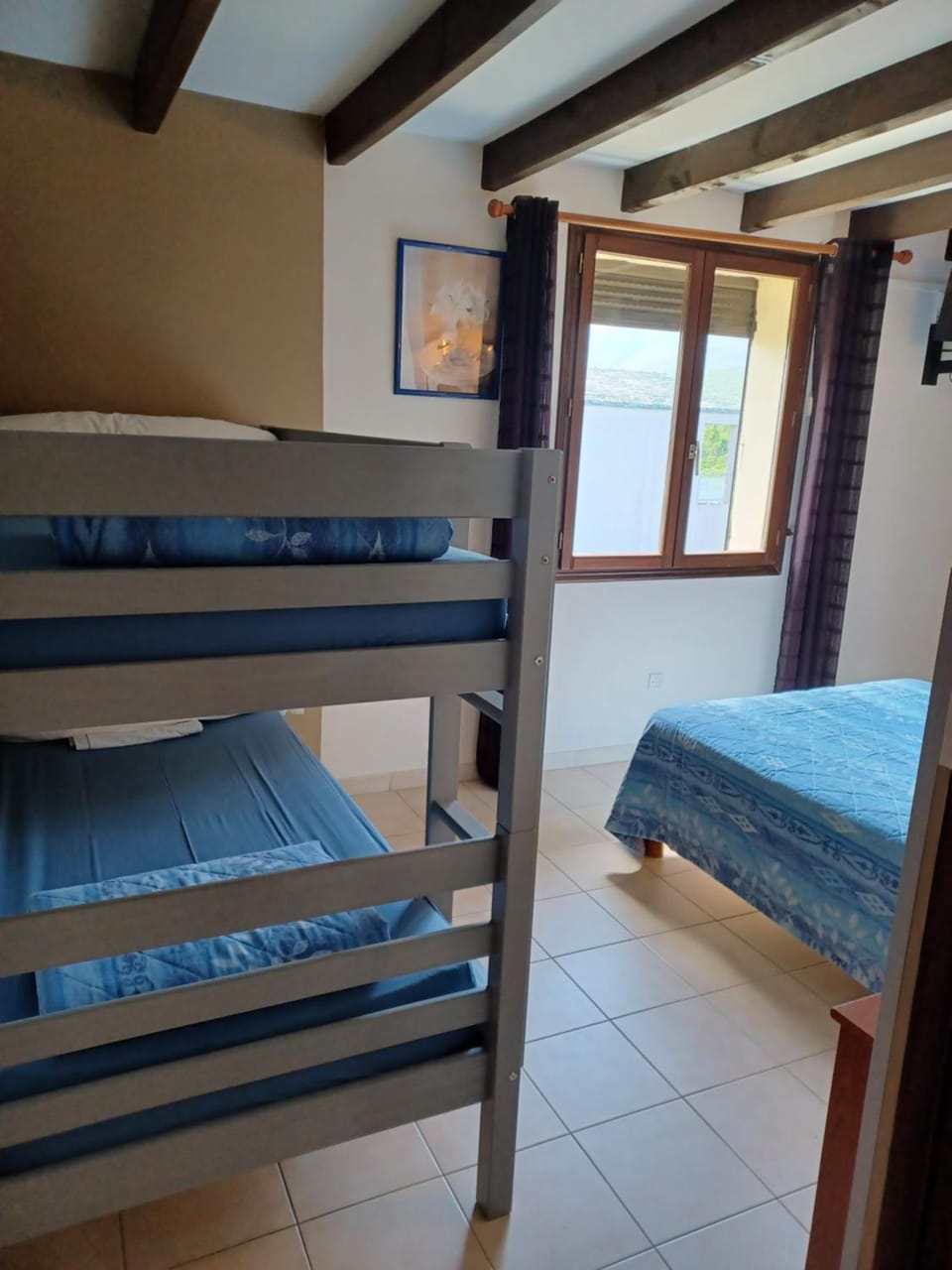 Bedroom, bunk bed
