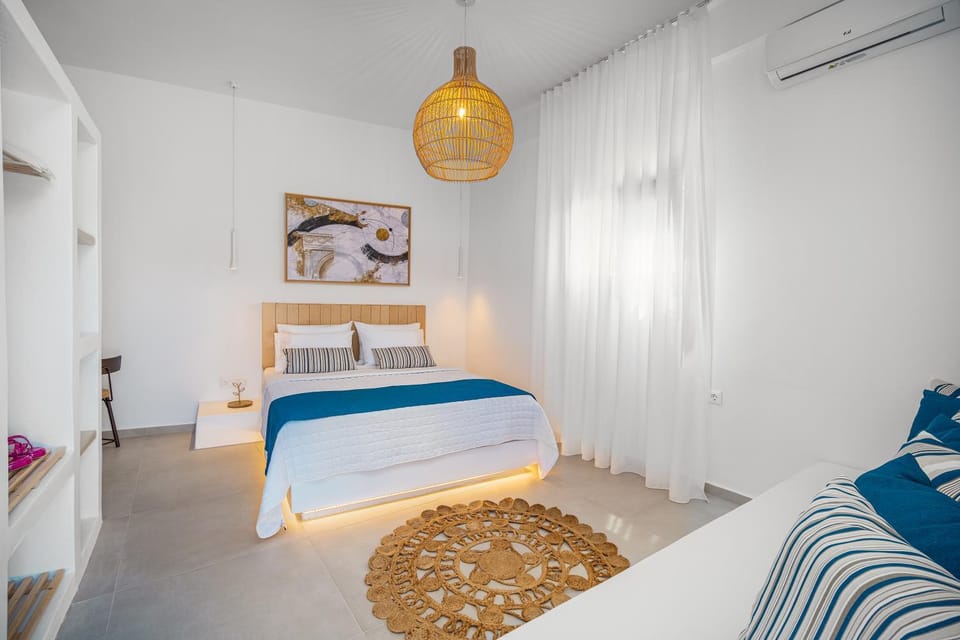 Bed, Photo of the whole room, Bedroom, air conditioner