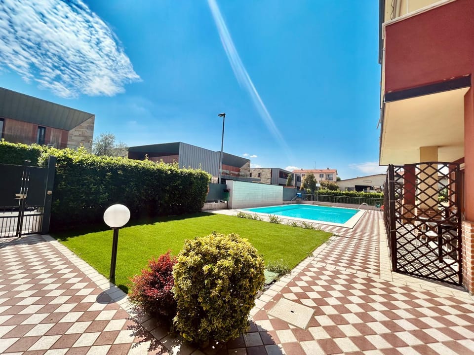 Property building, Garden, Swimming pool