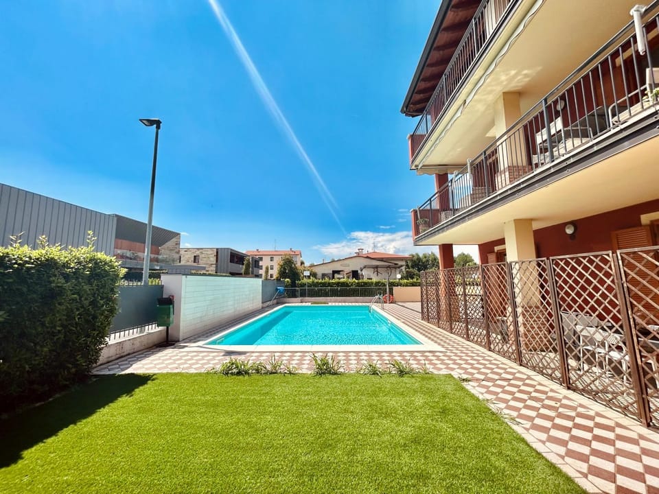 Property building, Garden, Swimming pool