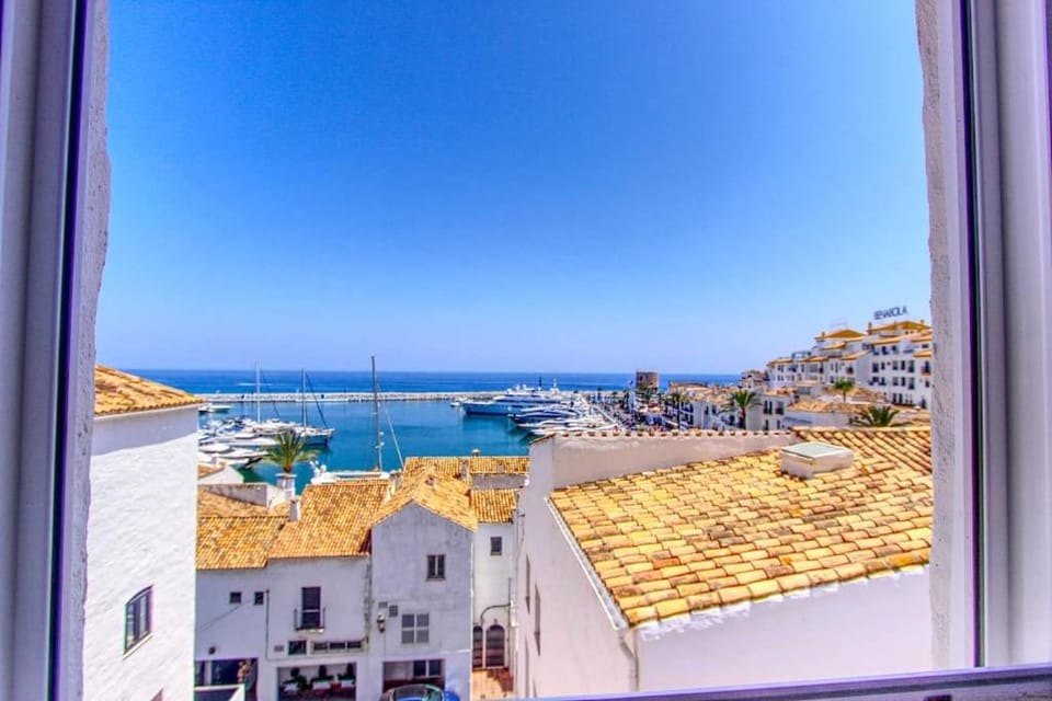 1079 - Frontline Puerto Banus Apartment Apartment in Marbella