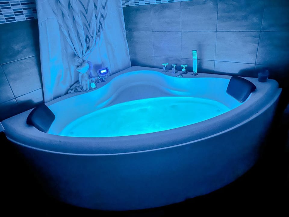 Hot Tub, Hot Tub