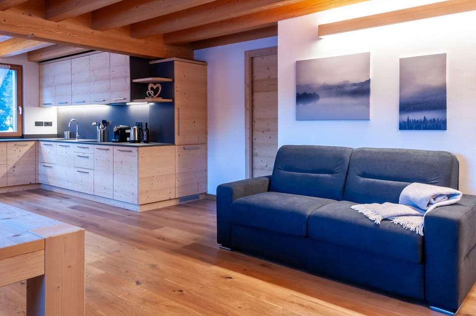 Kitchen or kitchenette, Living room