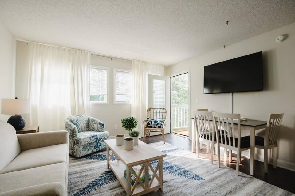 GRAND STRAND FUN WITH SO MUCH TO DO - EVEN PICKLEBALL! Apartment in South Carolina