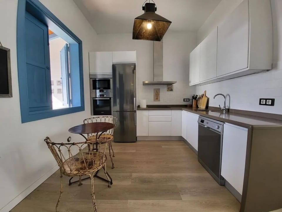 Kitchen or kitchenette, Living room