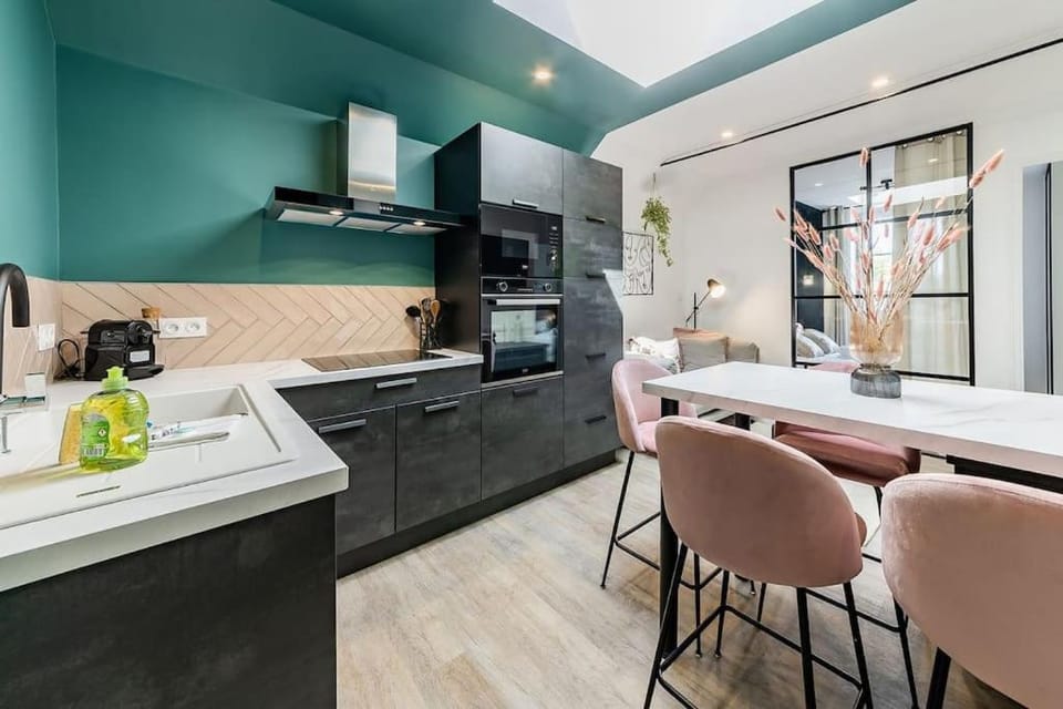 Coffee/tea facilities, Kitchen or kitchenette, Living room, Seating area, Dining area, dishwasher, locker, minibar, pet friendly, stove, toaster