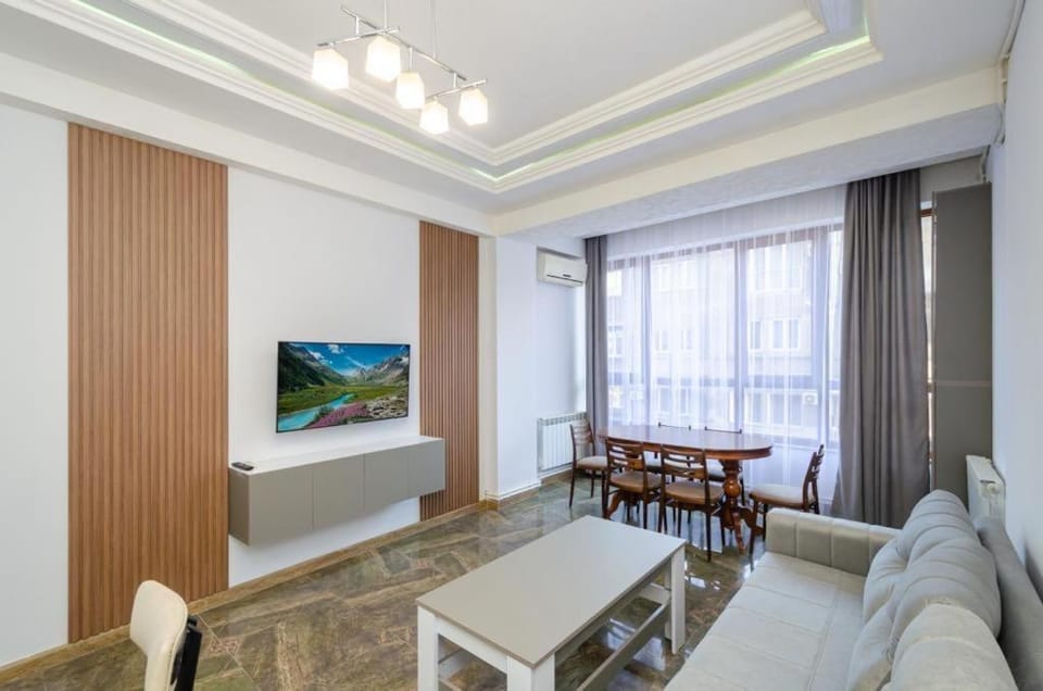 TV and multimedia, Living room, Seating area, Dining area