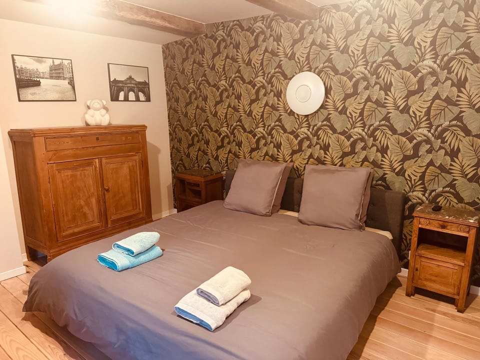 Bed, Photo of the whole room, Bedroom, towels, wardrobe