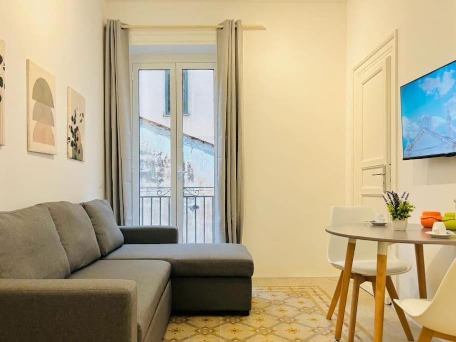 TV and multimedia, Living room, Dining area