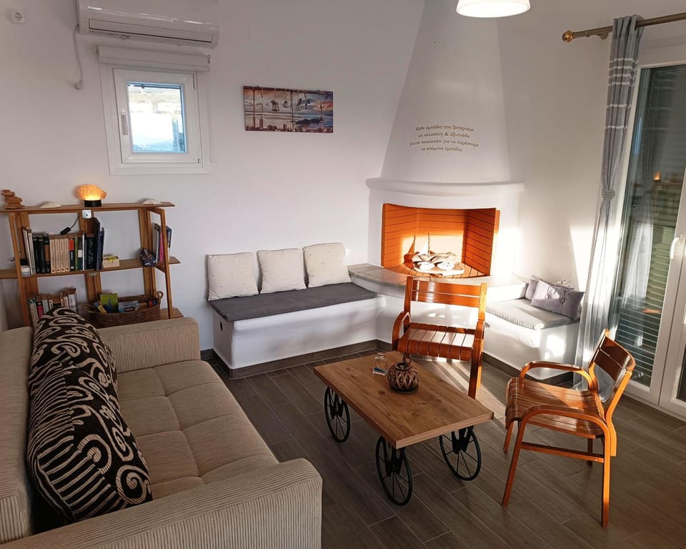 Bed, Living room, Photo of the whole room, Seating area, Dining area, Bedroom, air conditioner