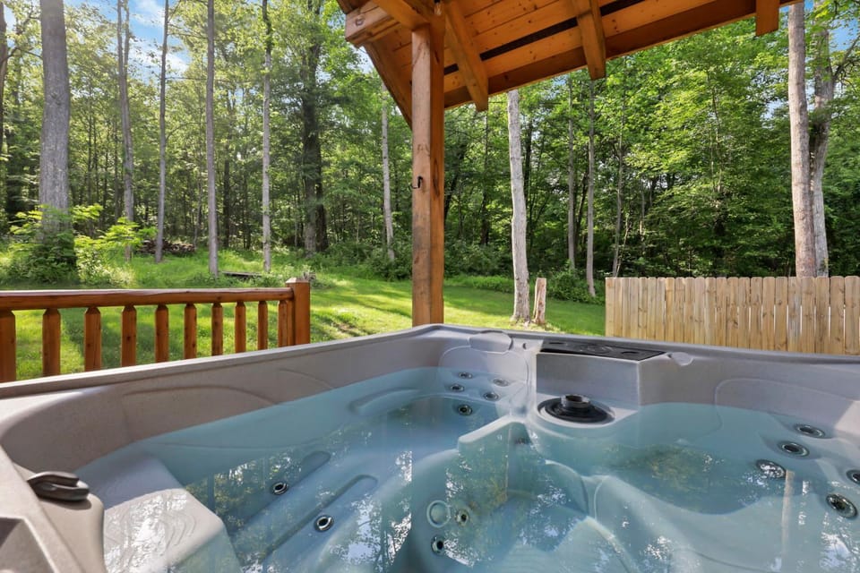 Peek A Boo Cabins: Cozy Cabin Cabin in Ohio