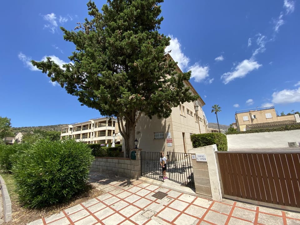Property building, Facade/entrance, Off site
