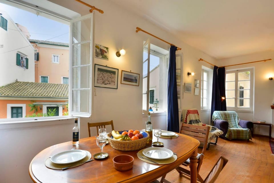 Living room, Food and drinks, Photo of the whole room, Seating area, Dining area