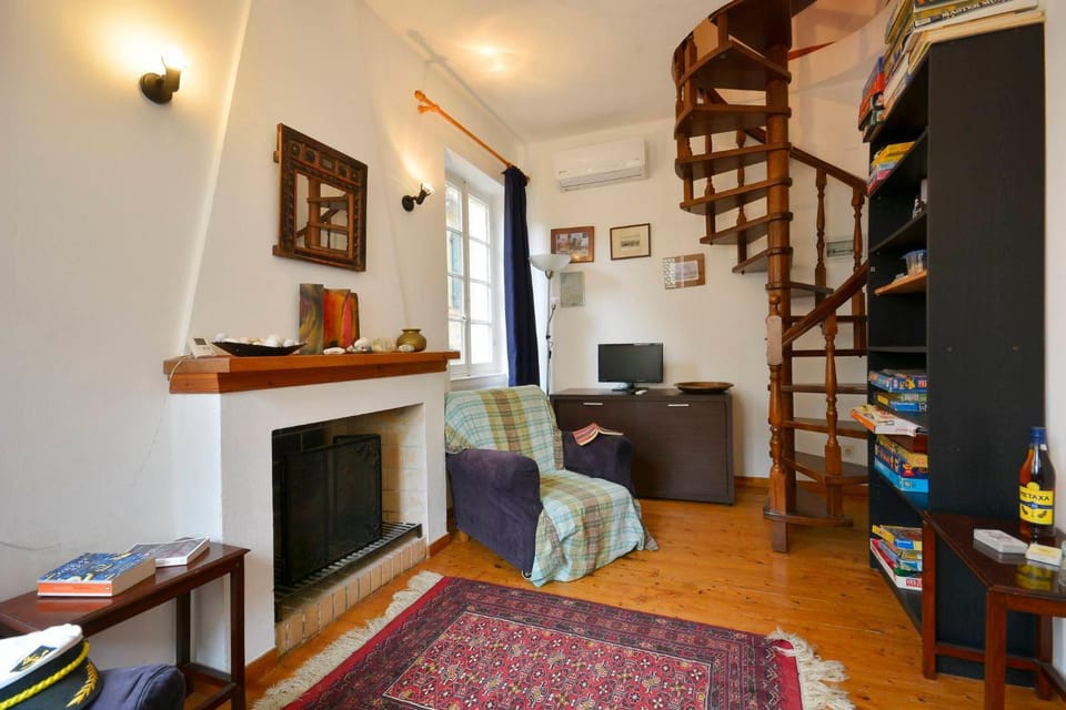 Living room, Photo of the whole room, Seating area, heating, air conditioner
