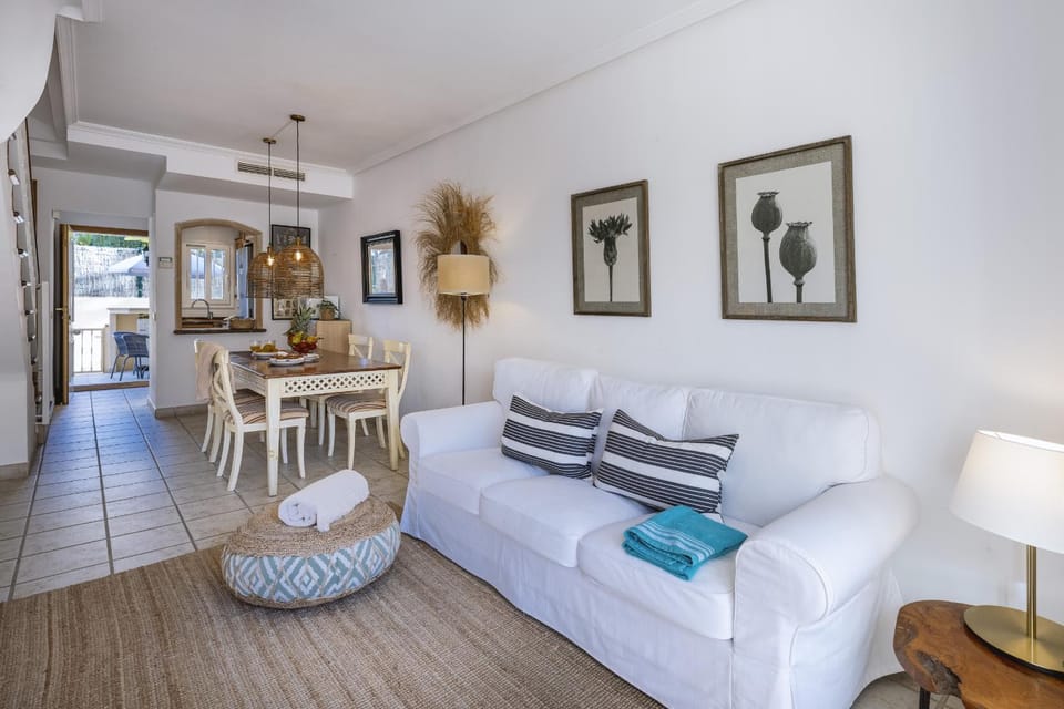 Communal lounge/ TV room, Living room