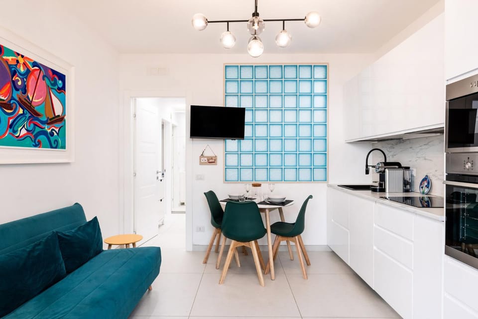 TV and multimedia, Kitchen or kitchenette, Living room, Dining area, oven, stove