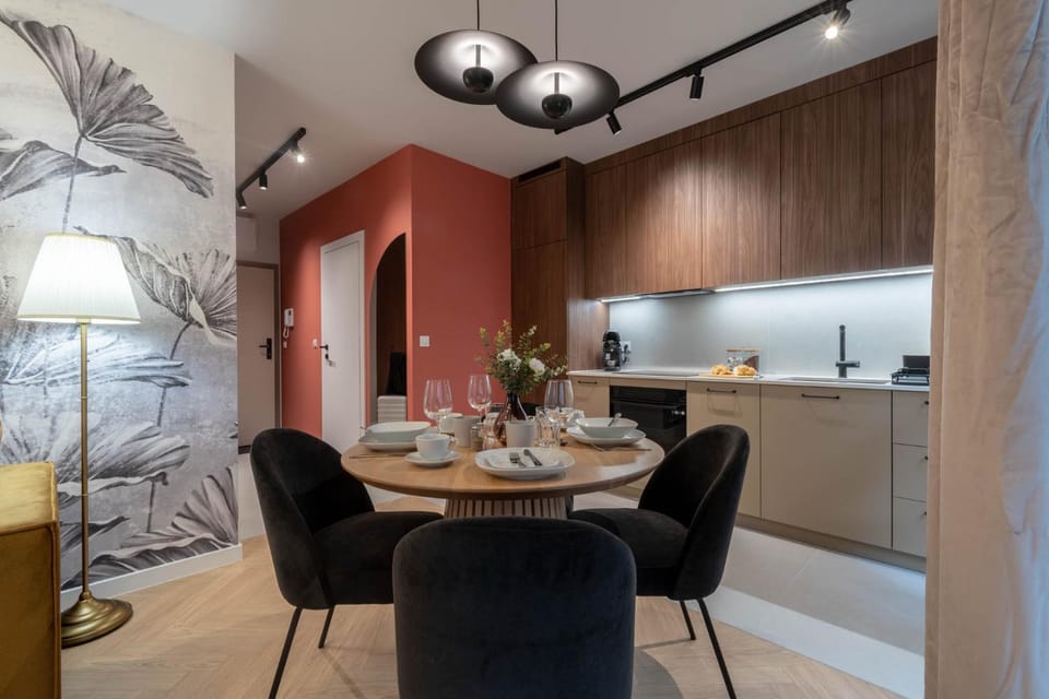 Kitchen or kitchenette, Dining area, minibar, stove