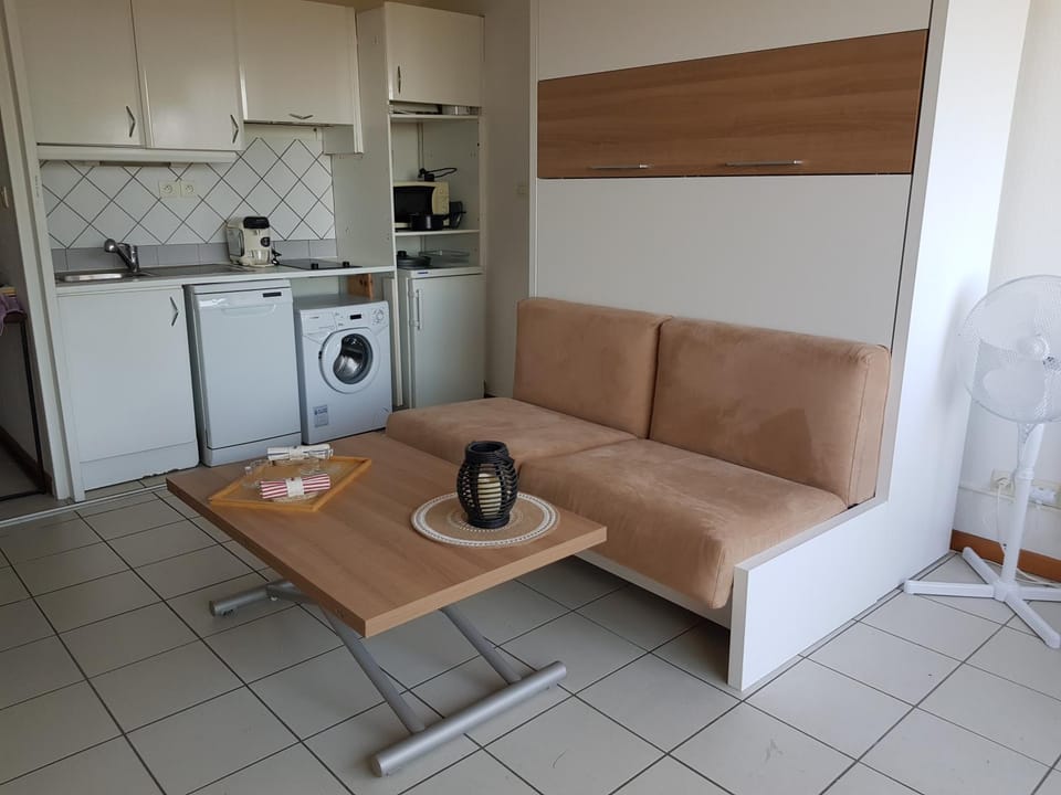 Studio dans résidence de standing avec parking et sa terrasse vue mer Apartment in Bidart