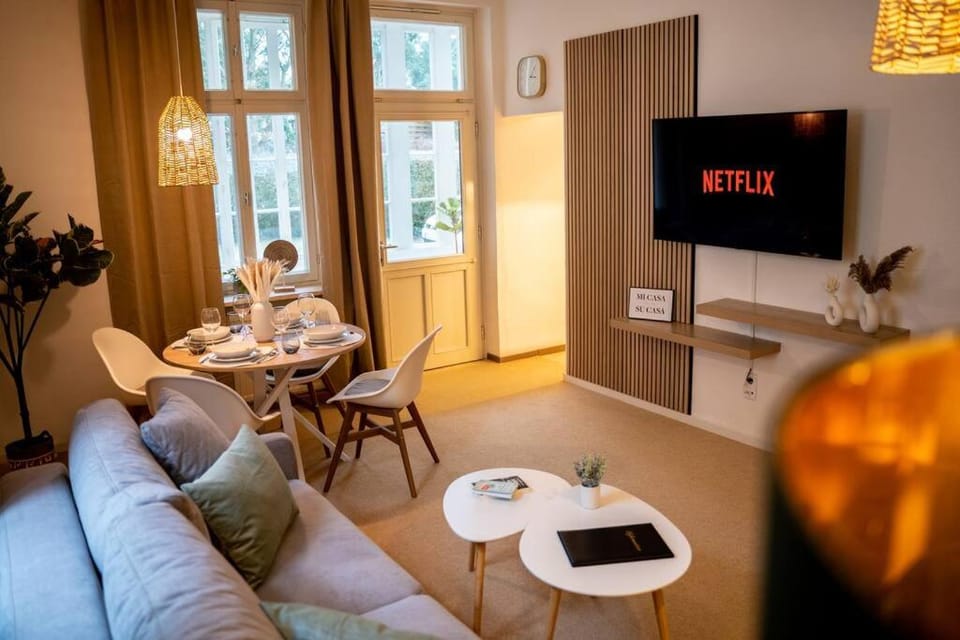 TV and multimedia, Living room, Dining area