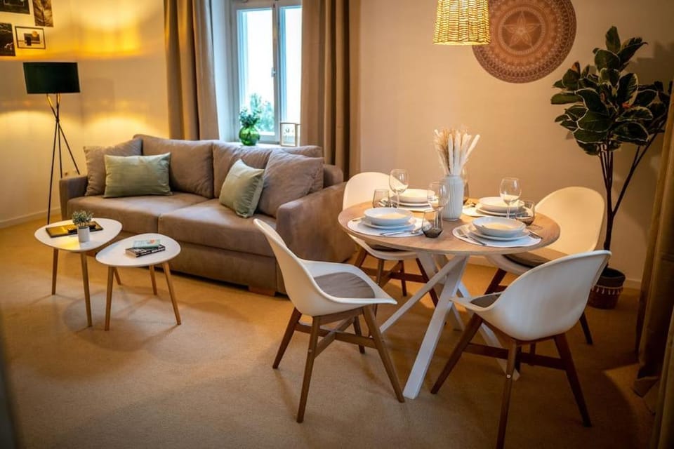 Living room, Dining area