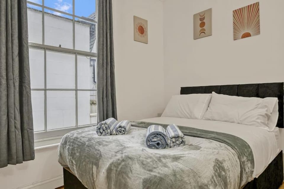 Cosy 2BR Retreat near Paddington Station Apartment in City of Westminster