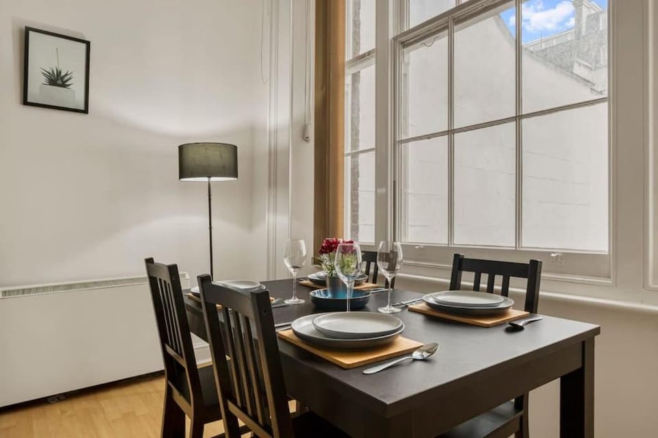 Cosy 2BR Retreat near Paddington Station Apartment in City of Westminster