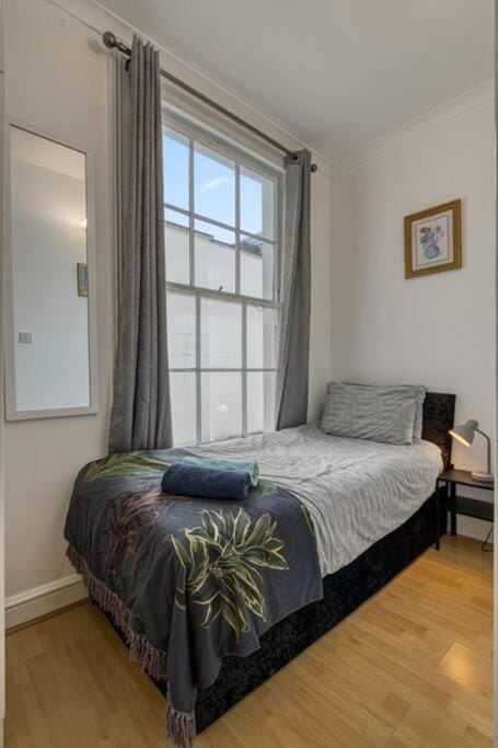 Cosy 2BR Retreat near Paddington Station Apartment in City of Westminster