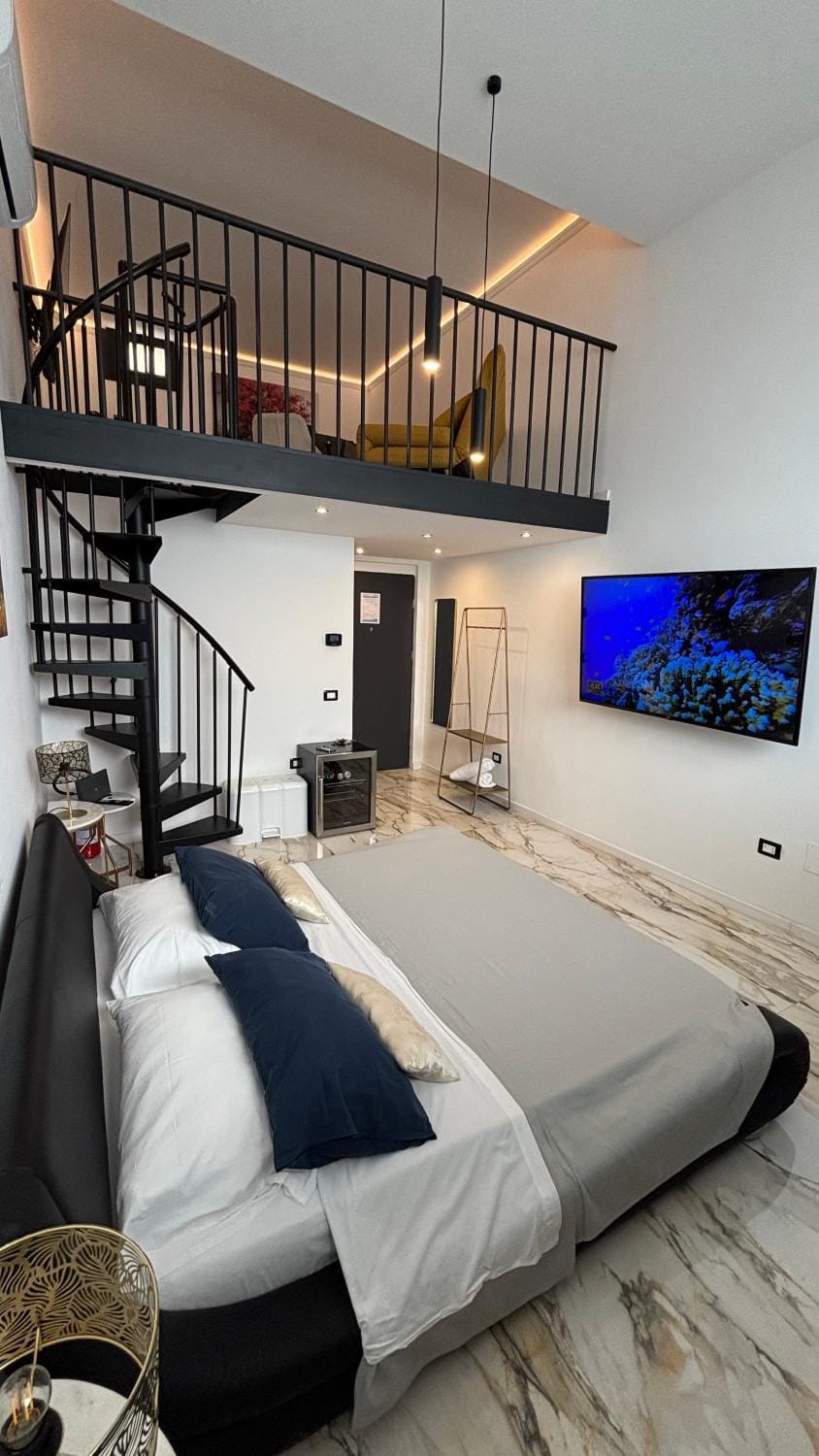 Communal lounge/ TV room, Bed, TV and multimedia, Photo of the whole room, Bedroom