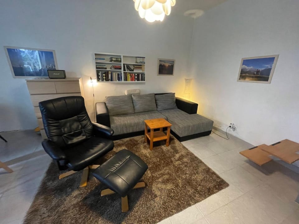 TV and multimedia, Living room, Seating area, hair dresser