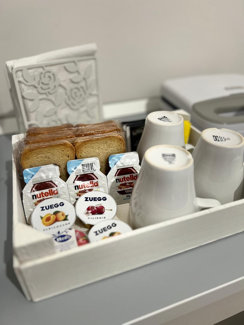 Coffee/tea facilities, Food and drinks