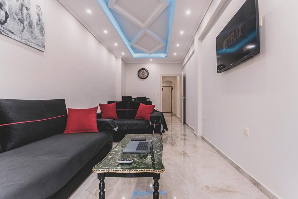 TV and multimedia, Living room, Seating area, Evening entertainment