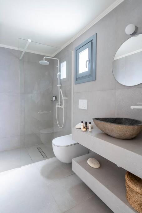 Sirma Beach House House in Milos