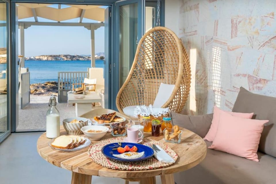 Sirma Beach House House in Milos