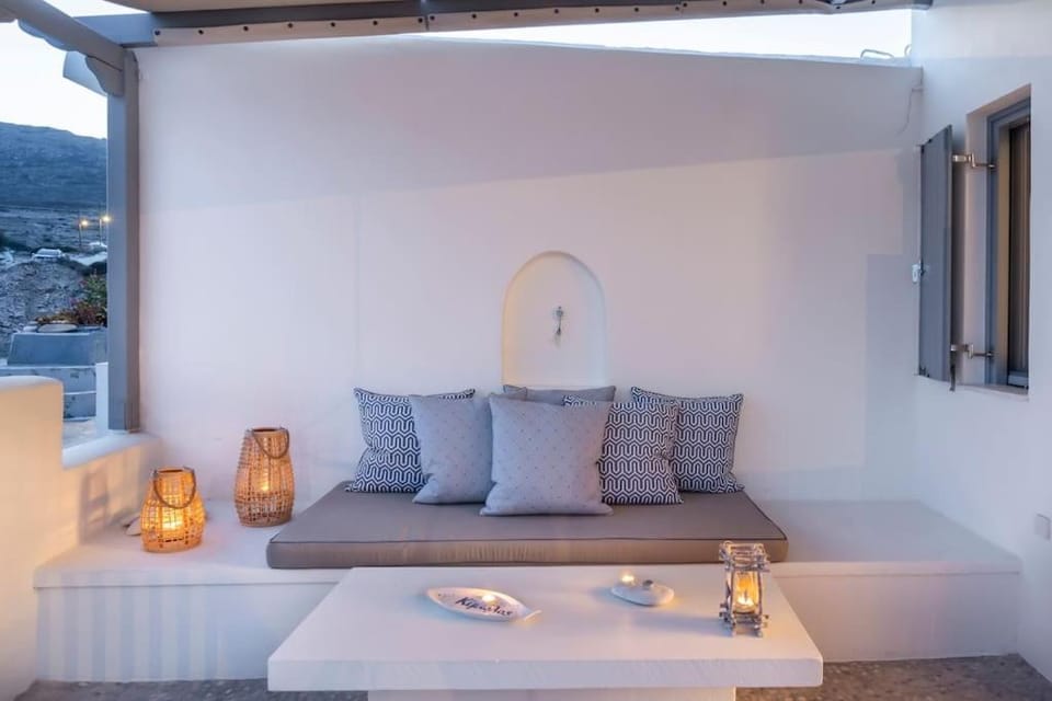 Sirma Beach House House in Milos