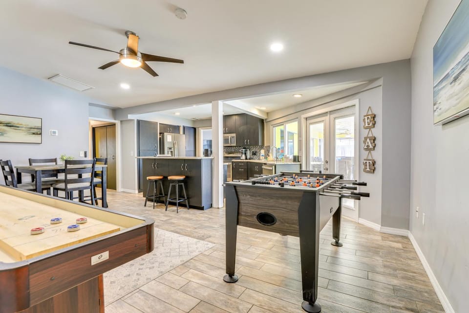 Sarasota Home w/ Heated Pool: 3 Mi to Airport! House in Florida