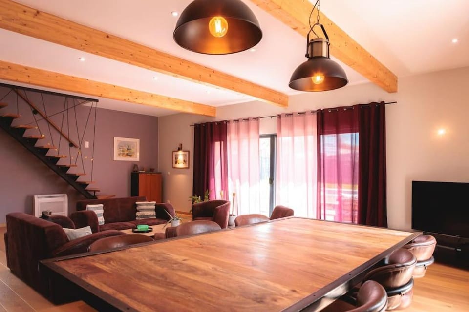 Le Clos des Lanternes - 14 personnes House in Auvergne-Rhône-Alpes