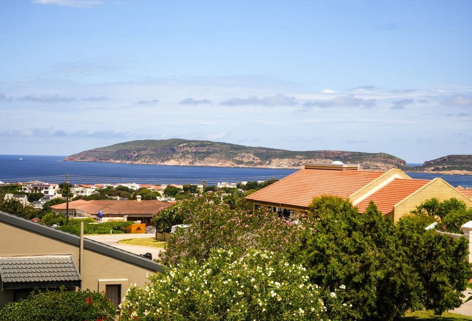 Nearby landmark, Natural landscape, Mountain view, Sea view