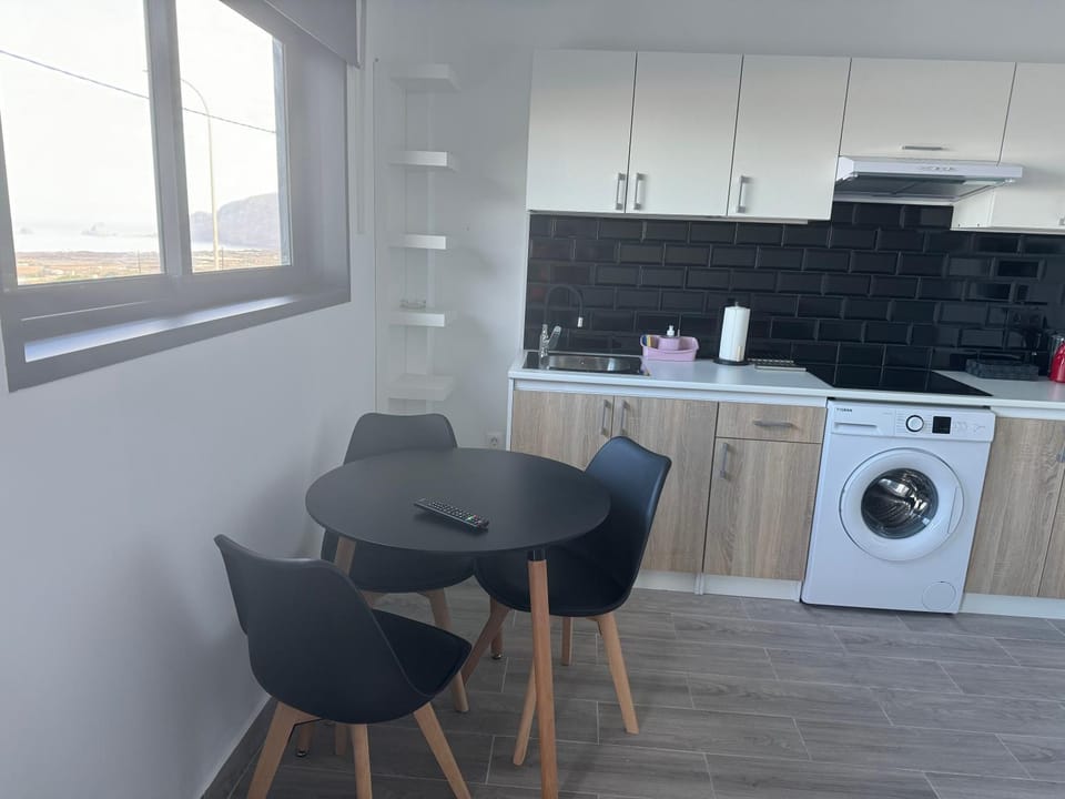 Kitchen or kitchenette, Living room, Dining area, minibar, toaster, washing machine