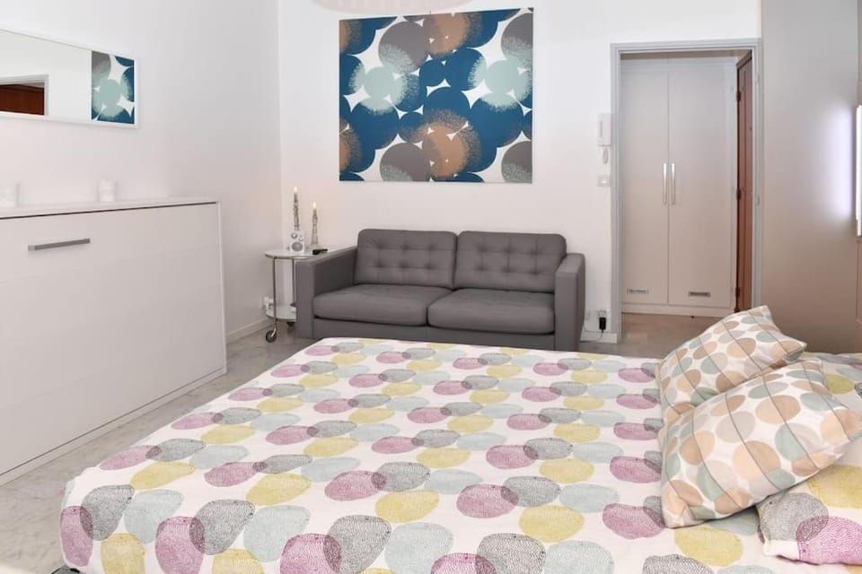 Bed, Living room