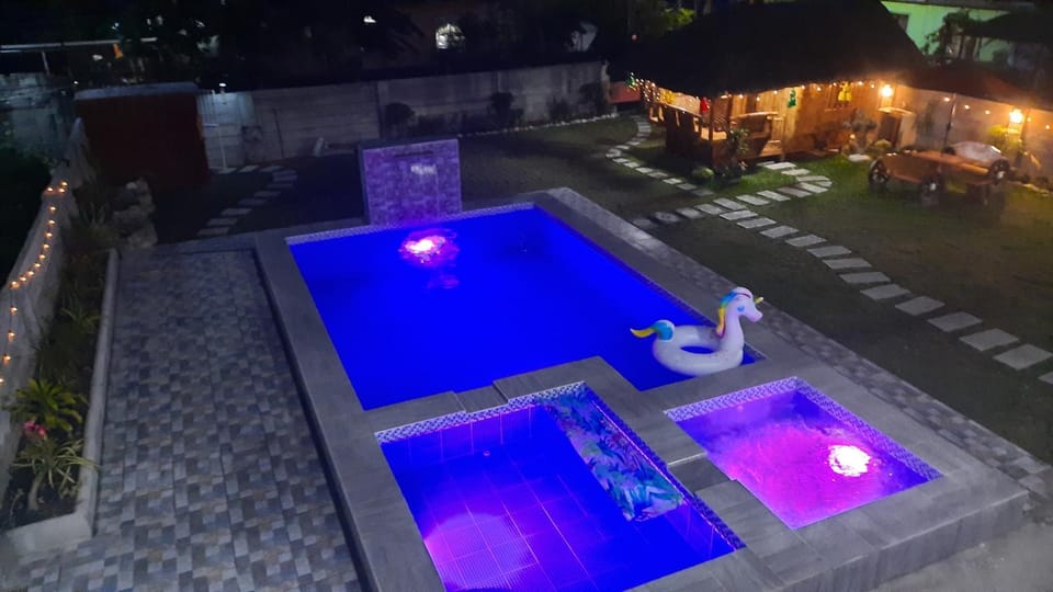 LS Resthouse - Loft studio with pool and garden access Apartment in Calabarzon