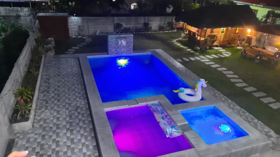 LS Resthouse - Loft studio with pool and garden access Apartment in Calabarzon